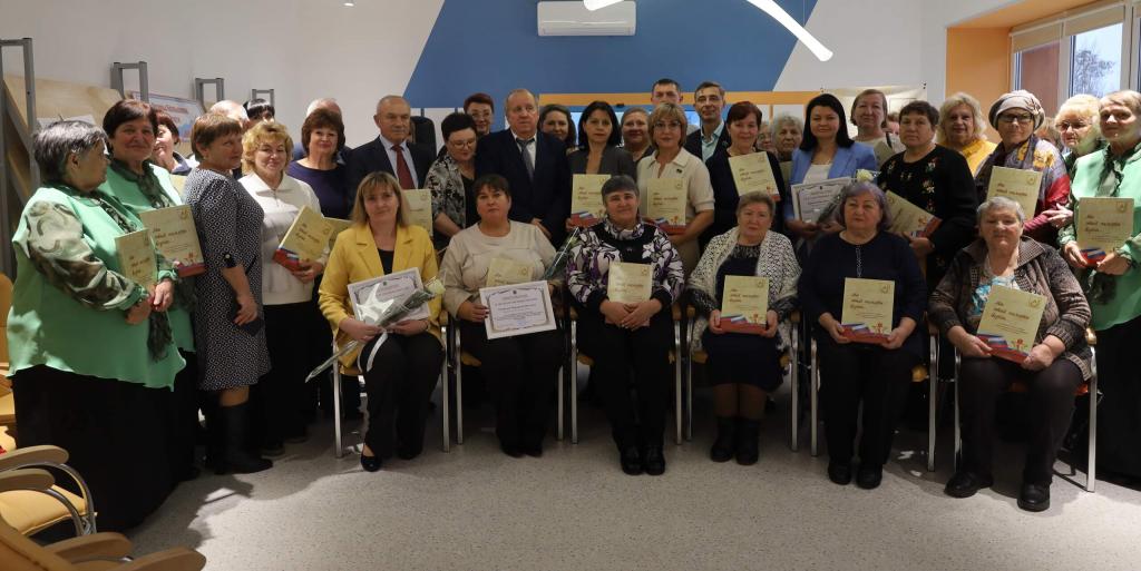 Участники торжественного мероприятия презентации книги